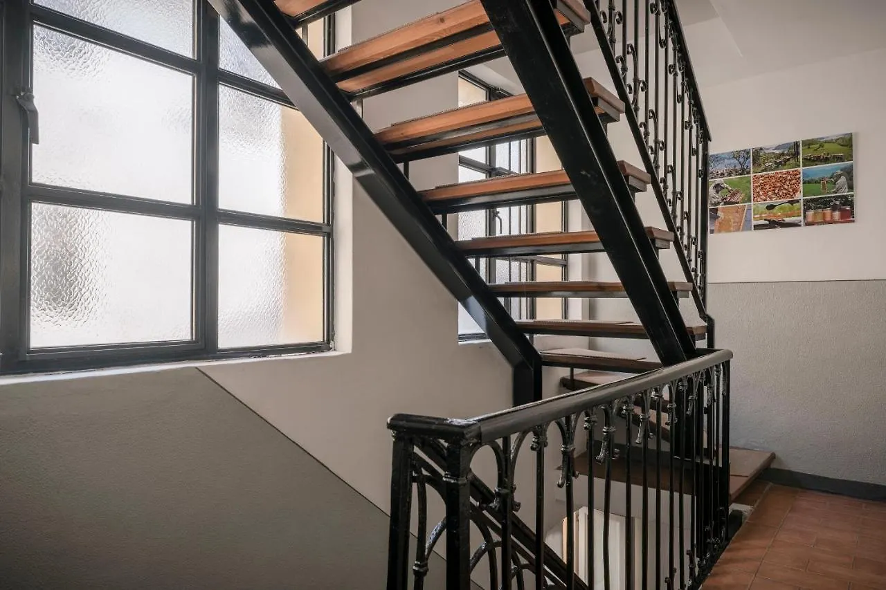 Lovely Mansard Iseo Portelle Holiday With Private Parking And Bike Storage Włochy