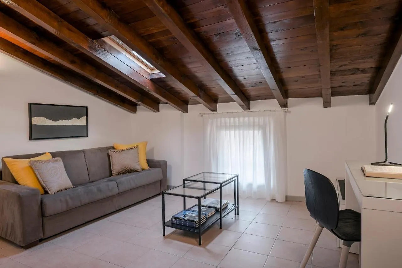 Lovely Mansard Iseo Portelle Holiday With Private Parking And Bike Storage Appartamento