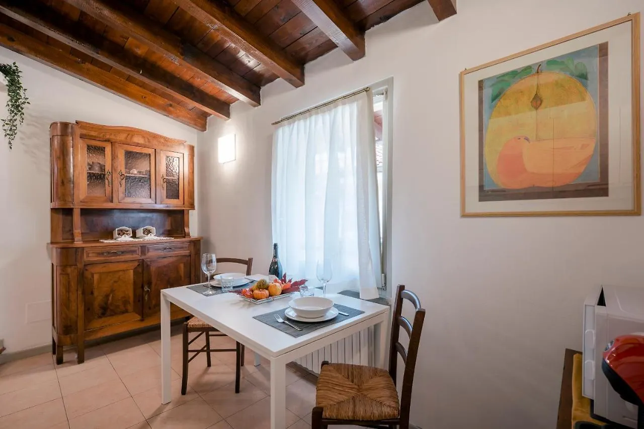 Lovely Mansard Iseo Portelle Holiday With Private Parking And Bike Storage 0*,  Italia