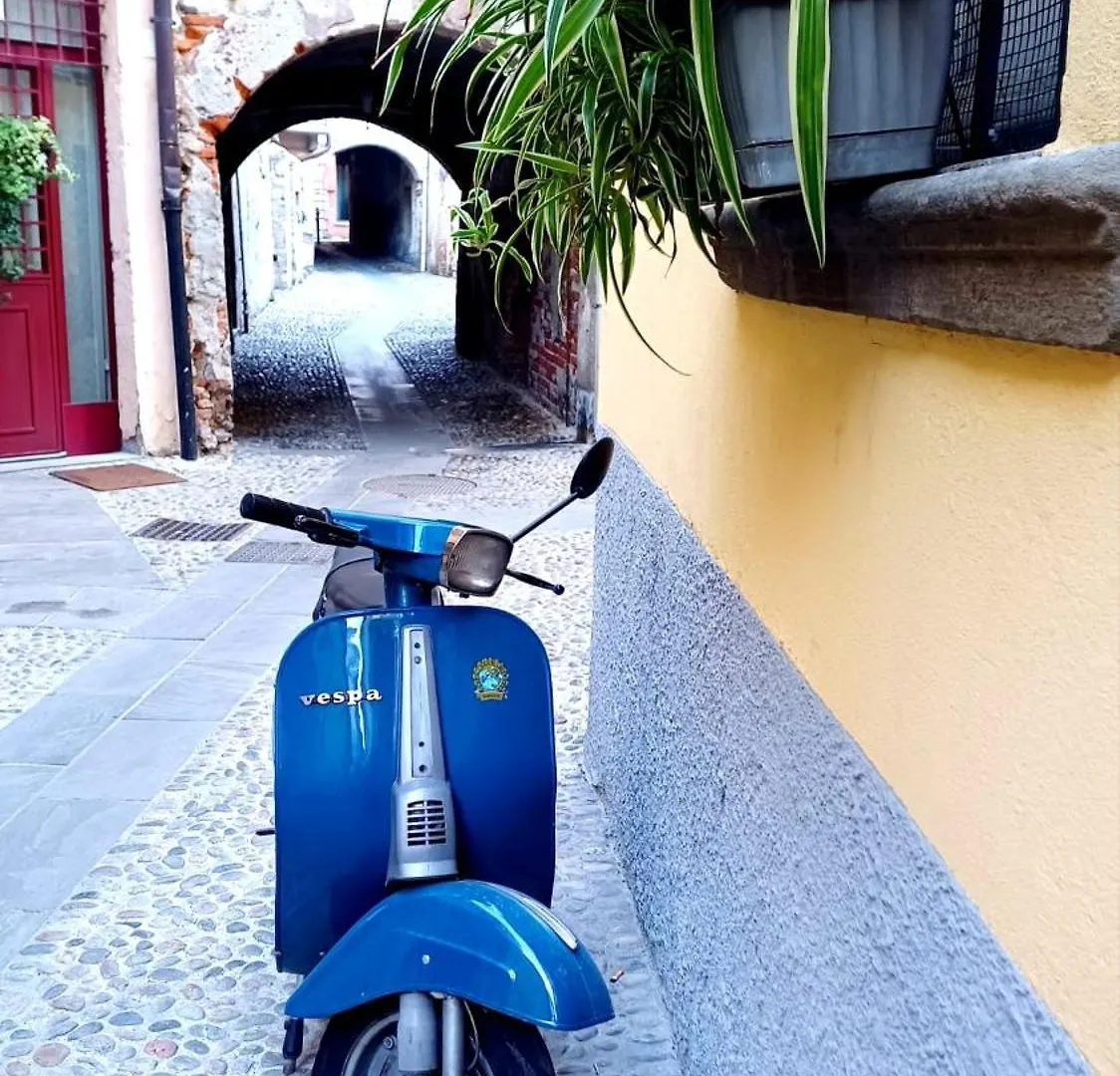 Lovely Mansard Iseo Portelle Holiday With Private Parking And Bike Storage 0*,