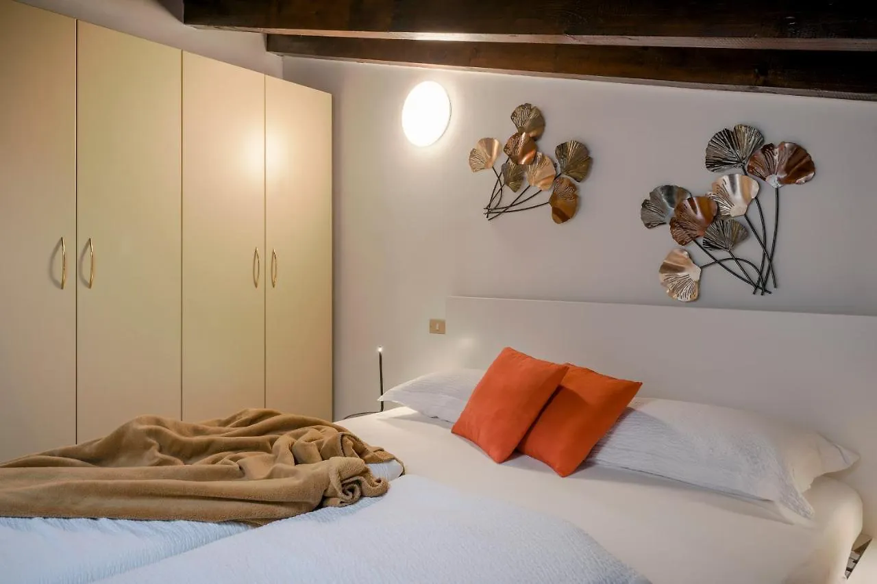 Lovely Mansard Iseo Portelle Holiday With Private Parking And Bike Storage