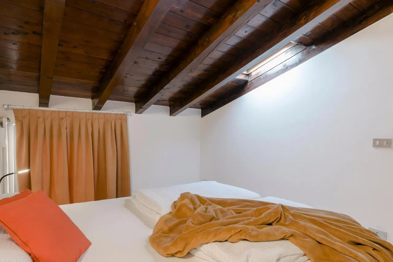 Lovely Mansard Iseo Portelle Holiday With Private Parking And Bike Storage Italien