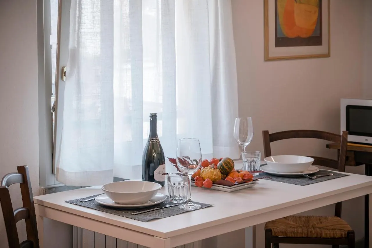 Lovely Mansard Iseo Portelle Holiday With Private Parking And Bike Storage 0*,  Italien