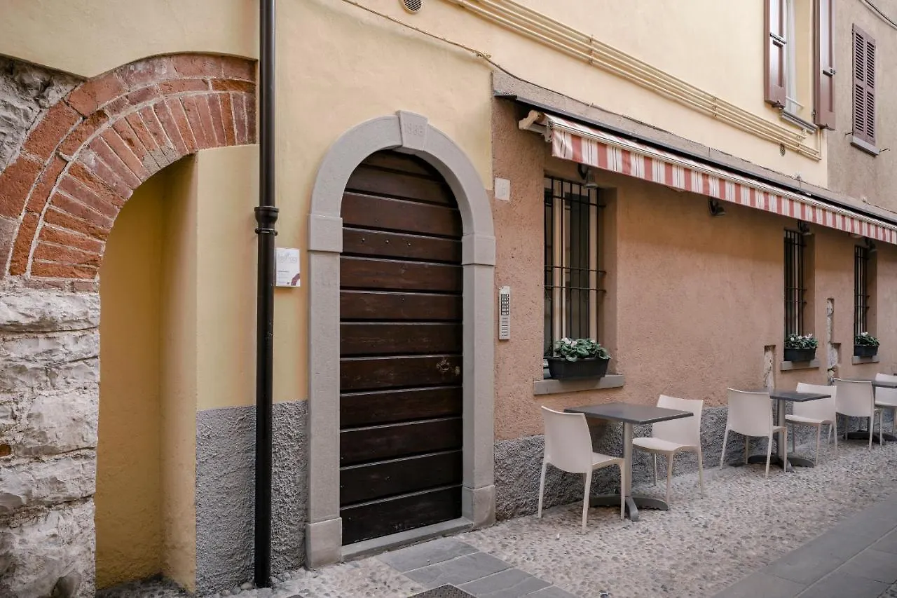 Apartment Lovely Mansard Iseo Portelle Holiday With Private Parking And Bike Storage Italien