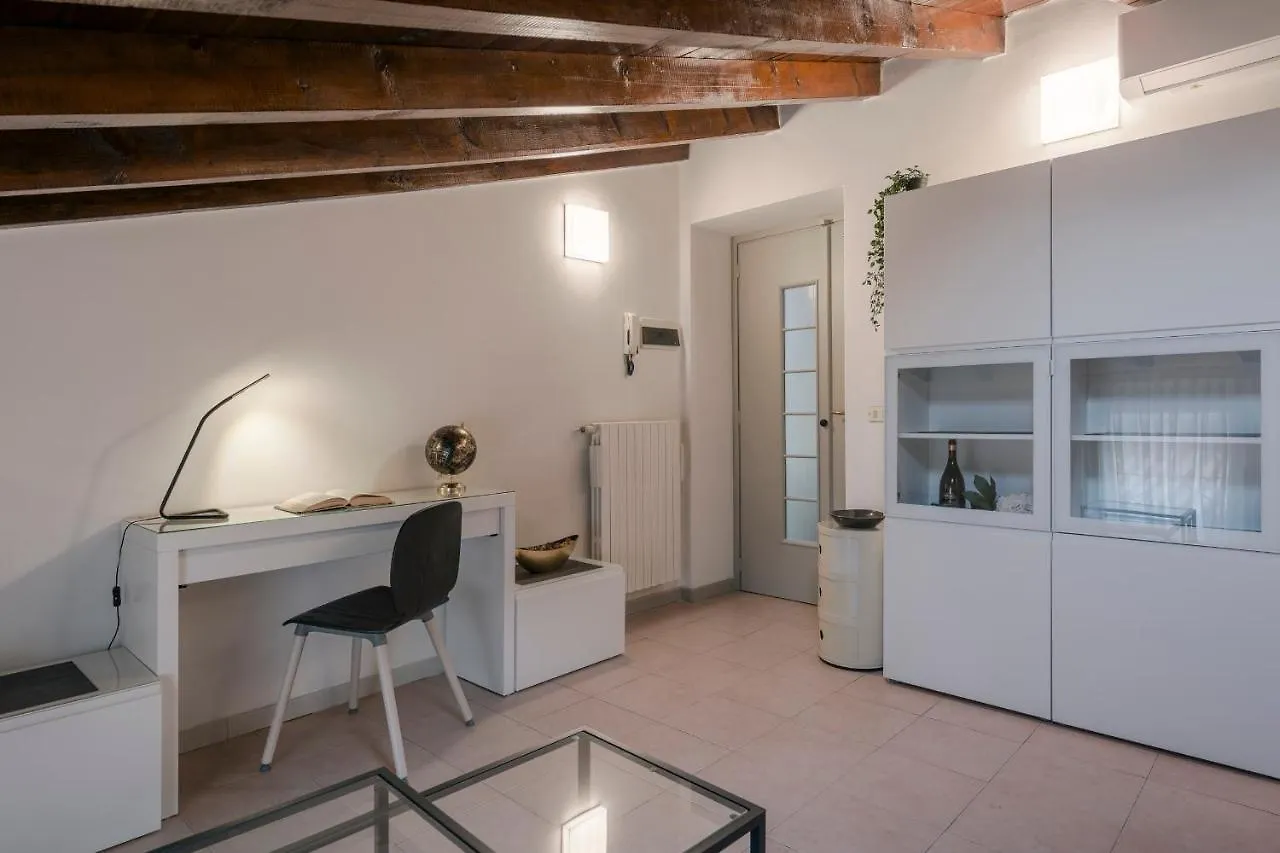 Lovely Mansard Iseo Portelle Holiday With Private Parking And Bike Storage