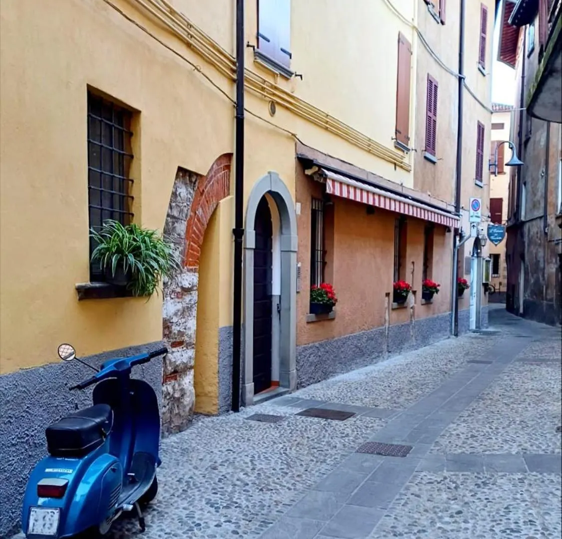 Lovely Mansard Iseo Portelle Holiday With Private Parking And Bike Storage 0*,